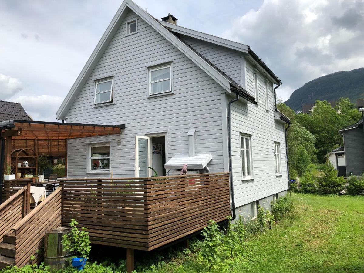 Bed And Breakfast Sauda Exteriör bild